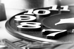 Kitchen Wall Clock Helps Keep Time When You Cook